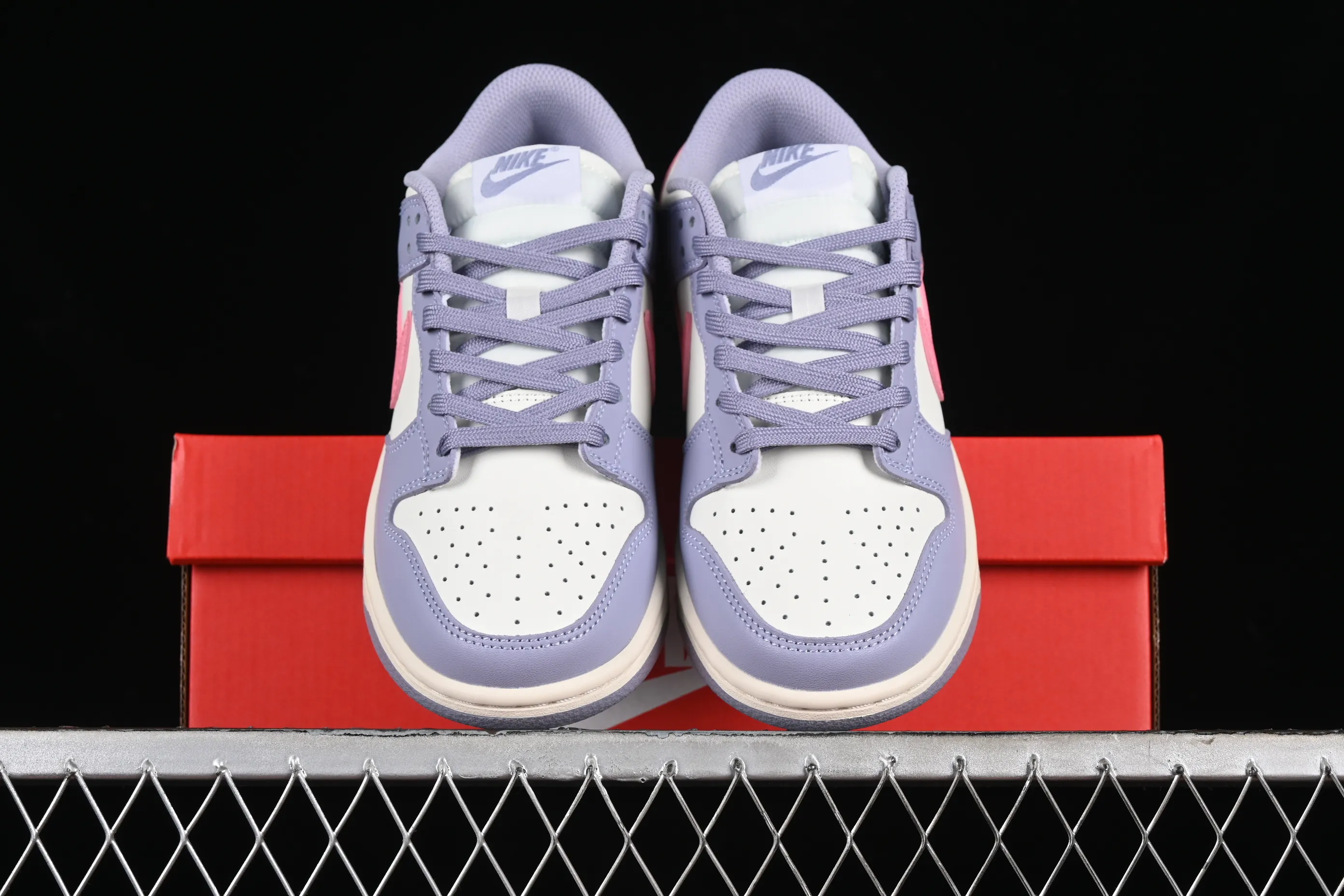 All categories Nk SB Dunk series Nk SB Dunk Low low-top sneakers Nk SB Dunk Low white, blue and pink color SB smashed backboard fashion casual sneakers DD1503-500